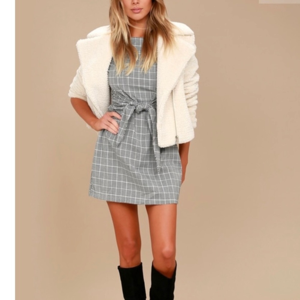 LULU’S Gingham Knotted Sheath Dress 👗 - Picture 2 of 16